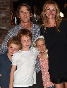 julia-roberts-family-Daniel Moder-Julia_Roberts_2011-actress_julia_roberts-