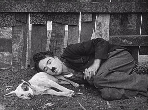 Charlie Chaplin in "Vita da cani"